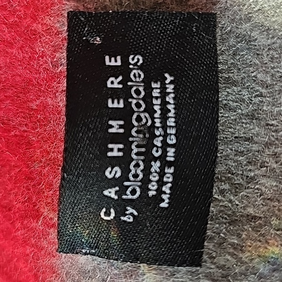 Cashmere scarf by Bloomingdale plaid print. NWOT.made in Germany. With fringe. - Picture 4 of 7